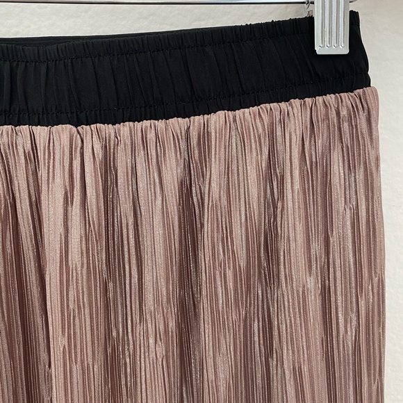 BCBG • Metallic Rose New Years Party Pocket Pleated Mini Skirt - Picture 10 of 11